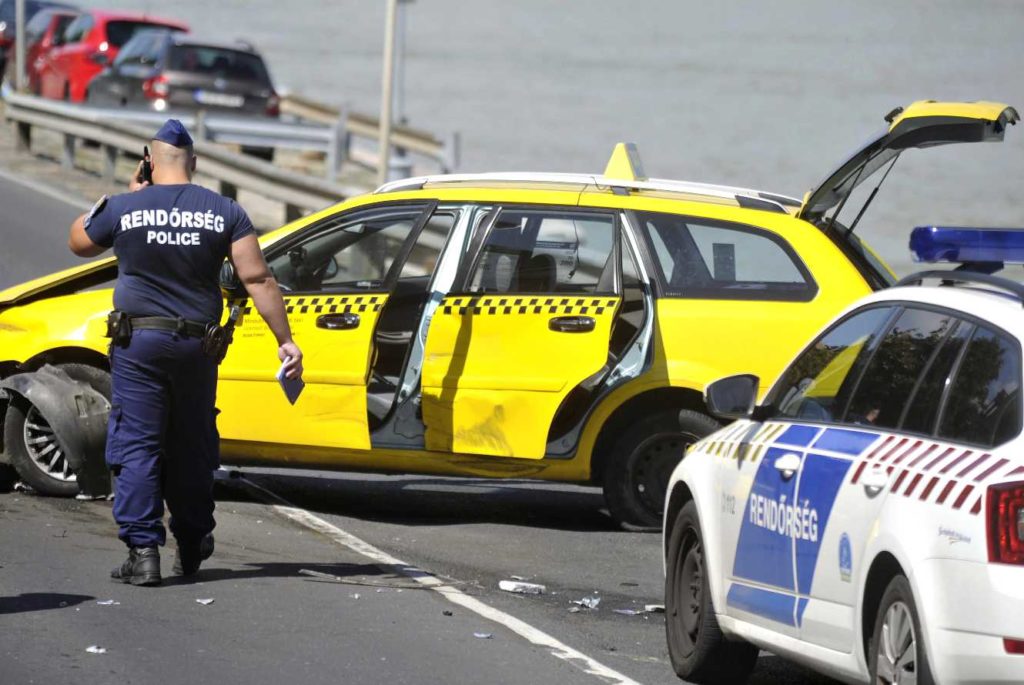 Lebukott a pesti taxis és az utasa is Startlap