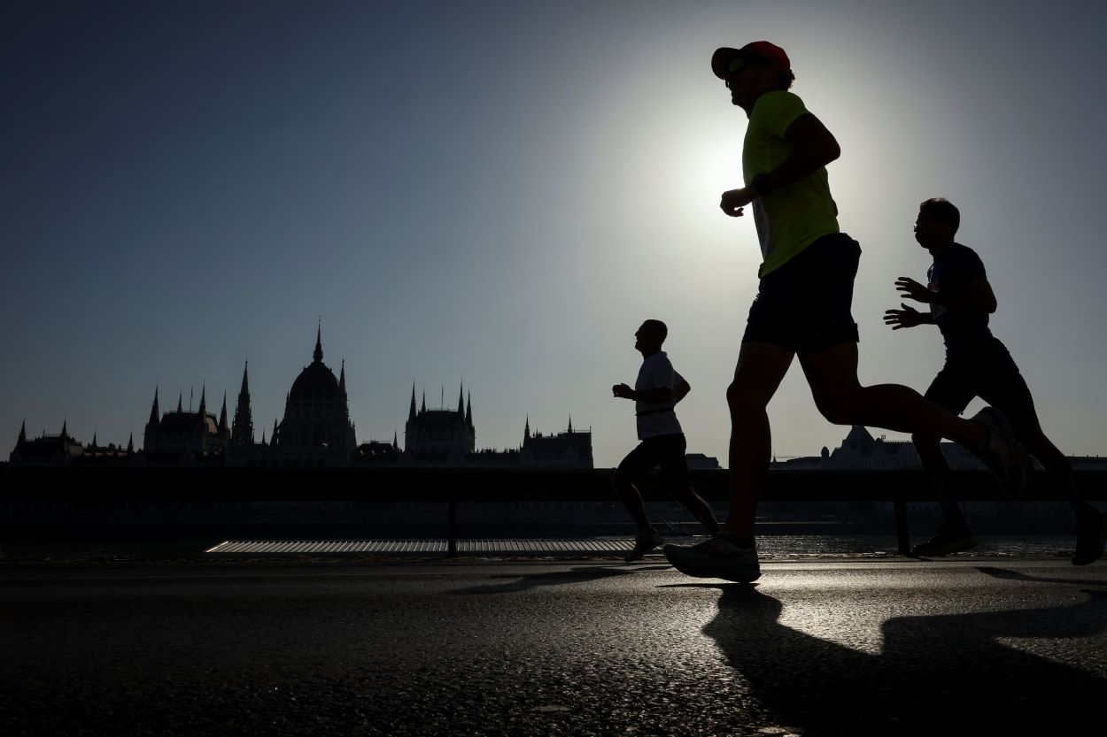 A 38. Wizz Air Budapest félmaraton mezőnye a budai Angelo Rotta rakparton 2023.szeptember 10-én. MTI/Hegedüs Róbert