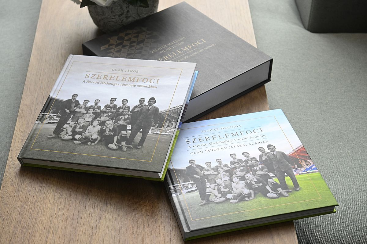A Szerelemfoci című, a felcsúti labdarúgás százéves történetét összefoglaló könyv a kötet bemutatóján Felcsúton 2024. május 21-én.