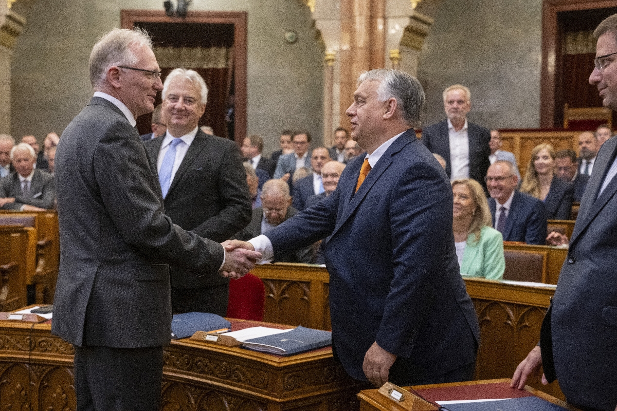 Megválasztotta az Országgyűlés Juhász Imrét az Alkotmánybíróság (Ab) új elnökének kedden.