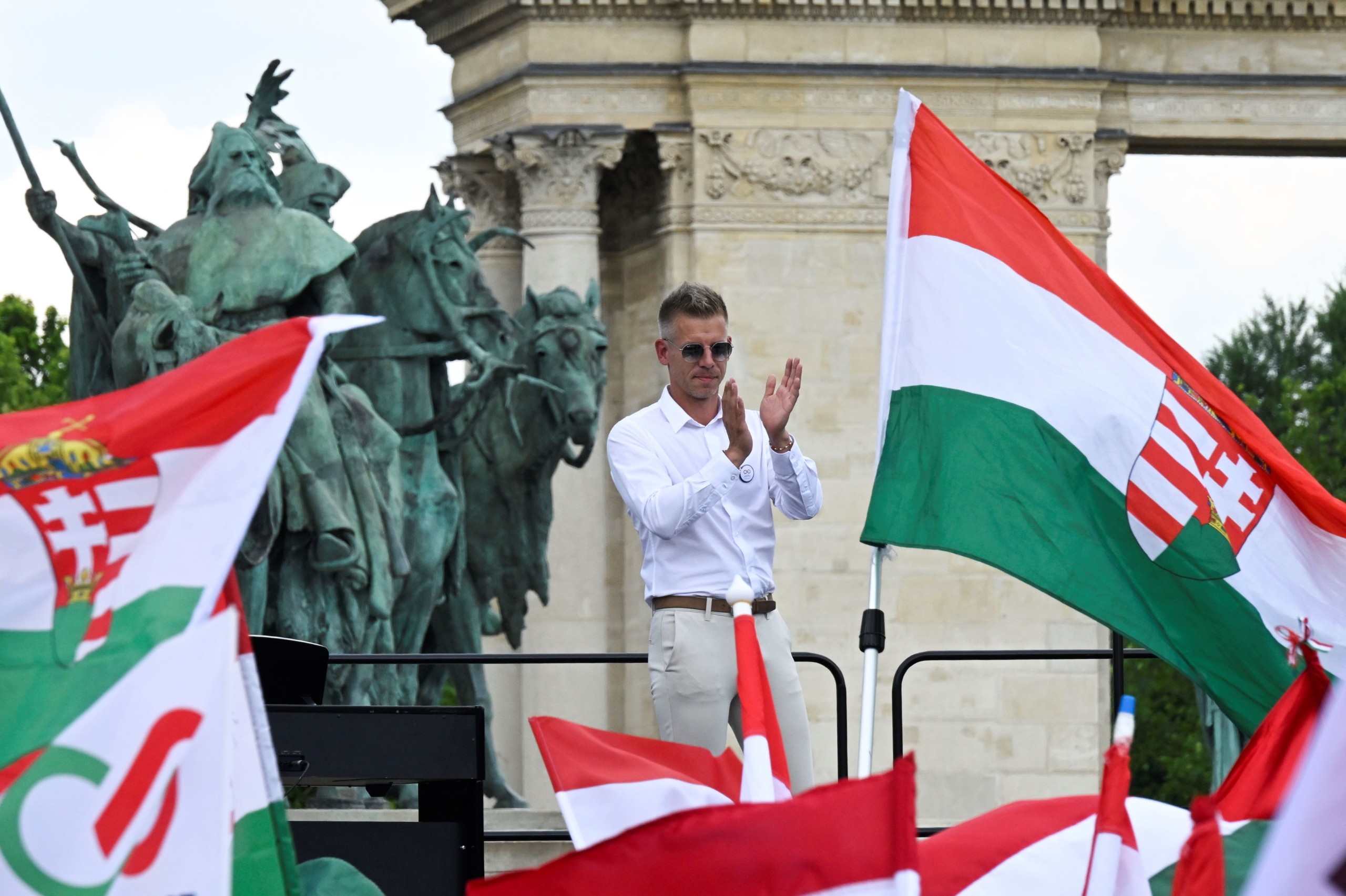 Magyar Péter a Hősök terén