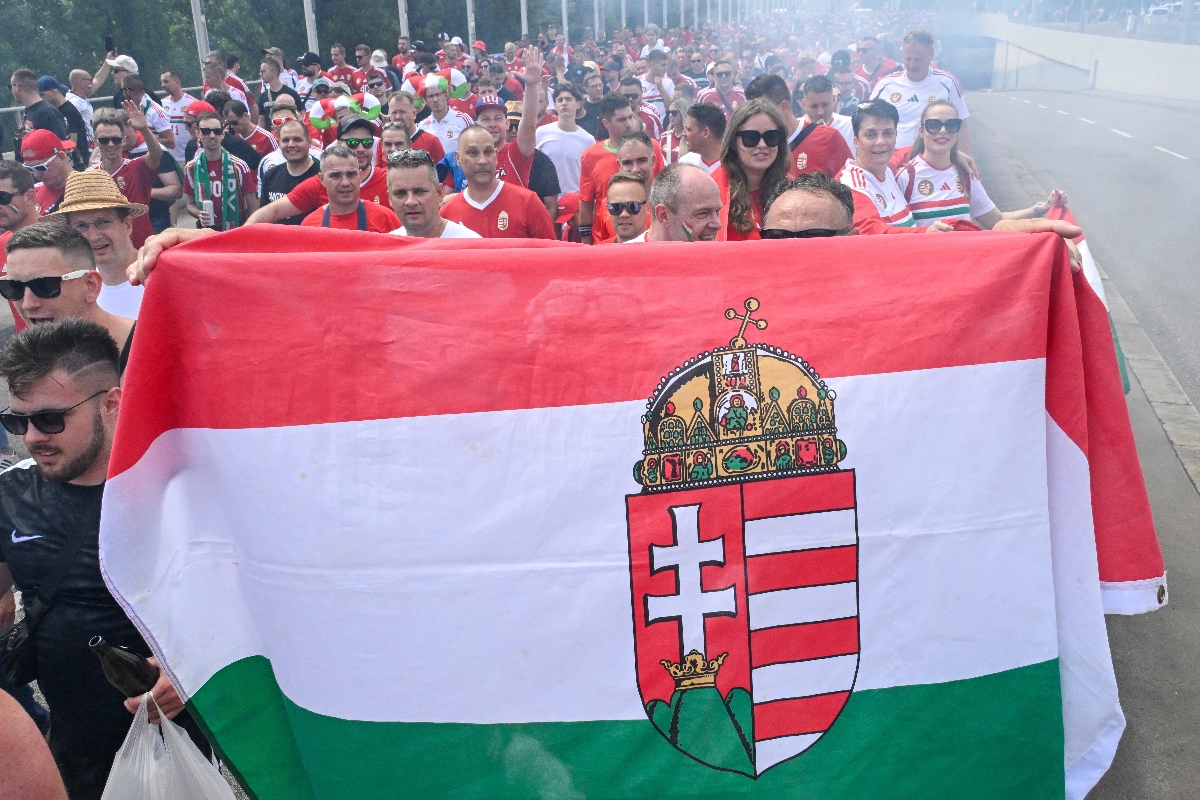 EURO-2024 - A magyar szurkolók vonulása Stuttgartban
