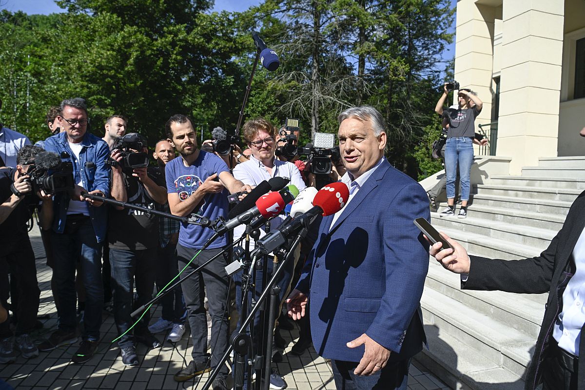 Orbán Viktor miniszterelnök, a Fidesz elnöke nyilatkozik a sajtónak, miután leadta szavazatát az önkormányzati, európai parlamenti (EP-) és nemzetiségi választásokon a XII. kerületi Zugligeti Általános Iskolában 2024. június 9-én.