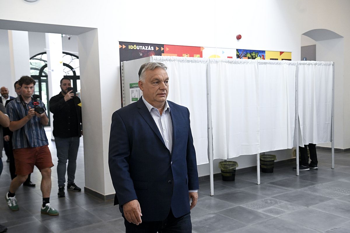 Orbán Viktor miniszterelnök, a Fidesz elnöke szavazni érkezik az önkormányzati, európai parlamenti (EP-) és nemzetiségi választásokon a XII. kerületi Zugligeti Általános Iskolában kialakított 53-as számú szavazókörben 2024. június 9-én.