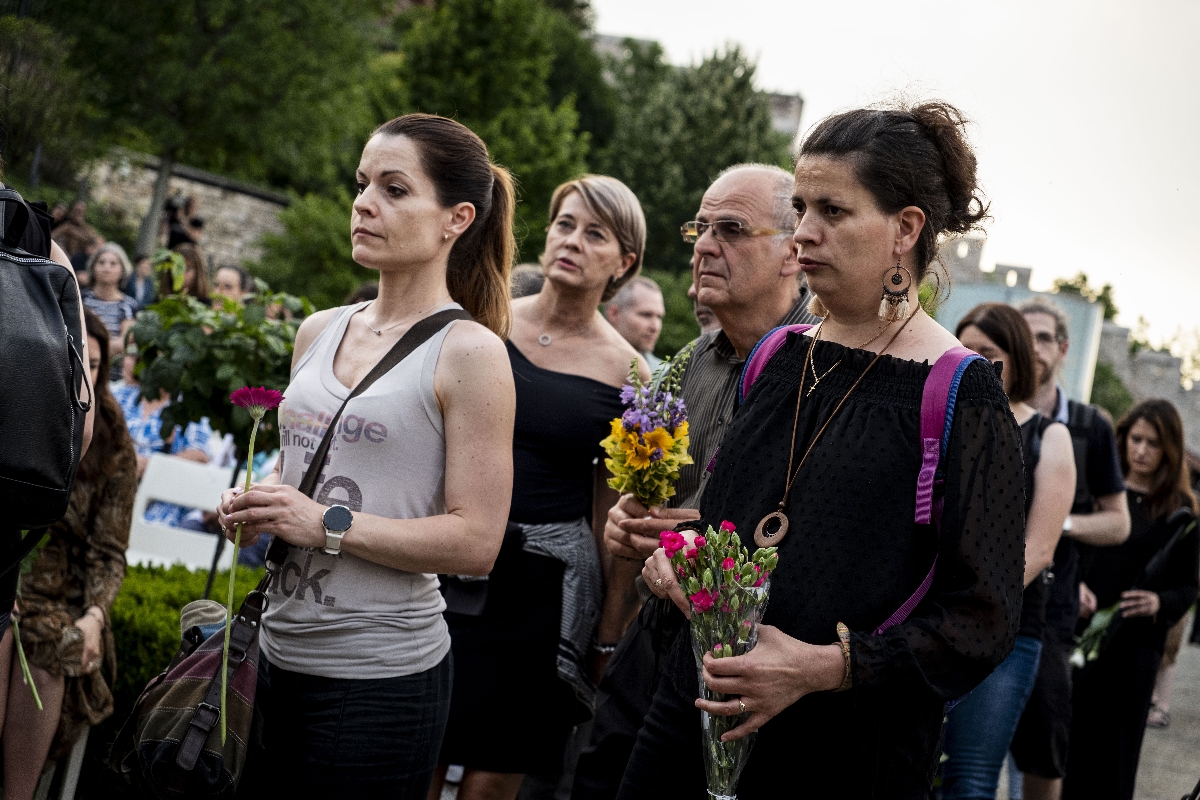 Virrasztás Tompos Kátya emlékére a Várkert Bazárban