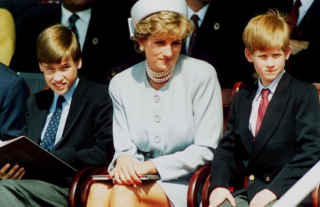 Lady Diana Harry és Vilmos hercegekkel