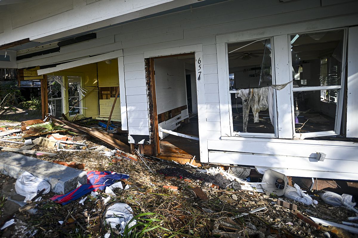 Egy ház romjai a floridai Cedar Key-ben.