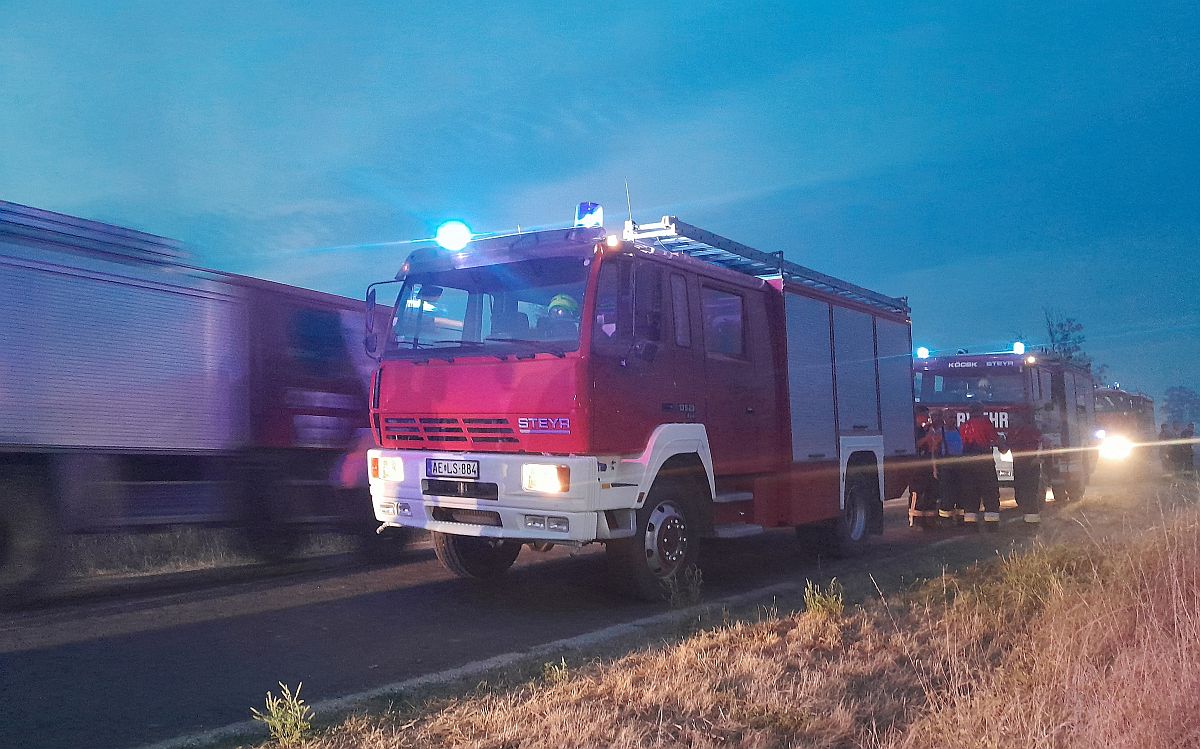 Tűzoltóautók a Vas vármegyei Csönge határában