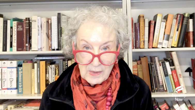 Margaret Atwood kanadai író.