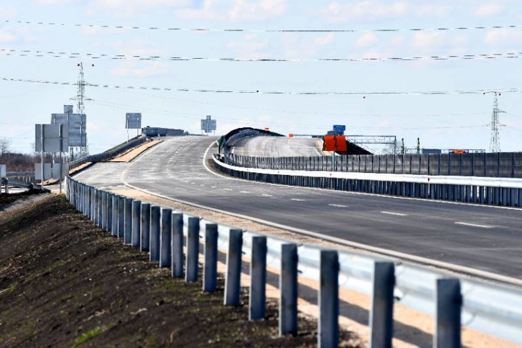 Átadták az M4 gyorsforgalmi út Abony és Törökszentmiklós között