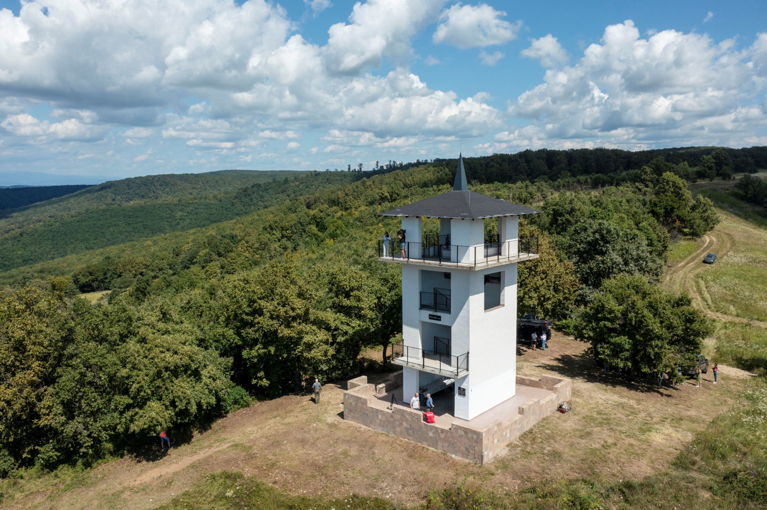 A putnoki Mátyás király kilátó az átadás napján