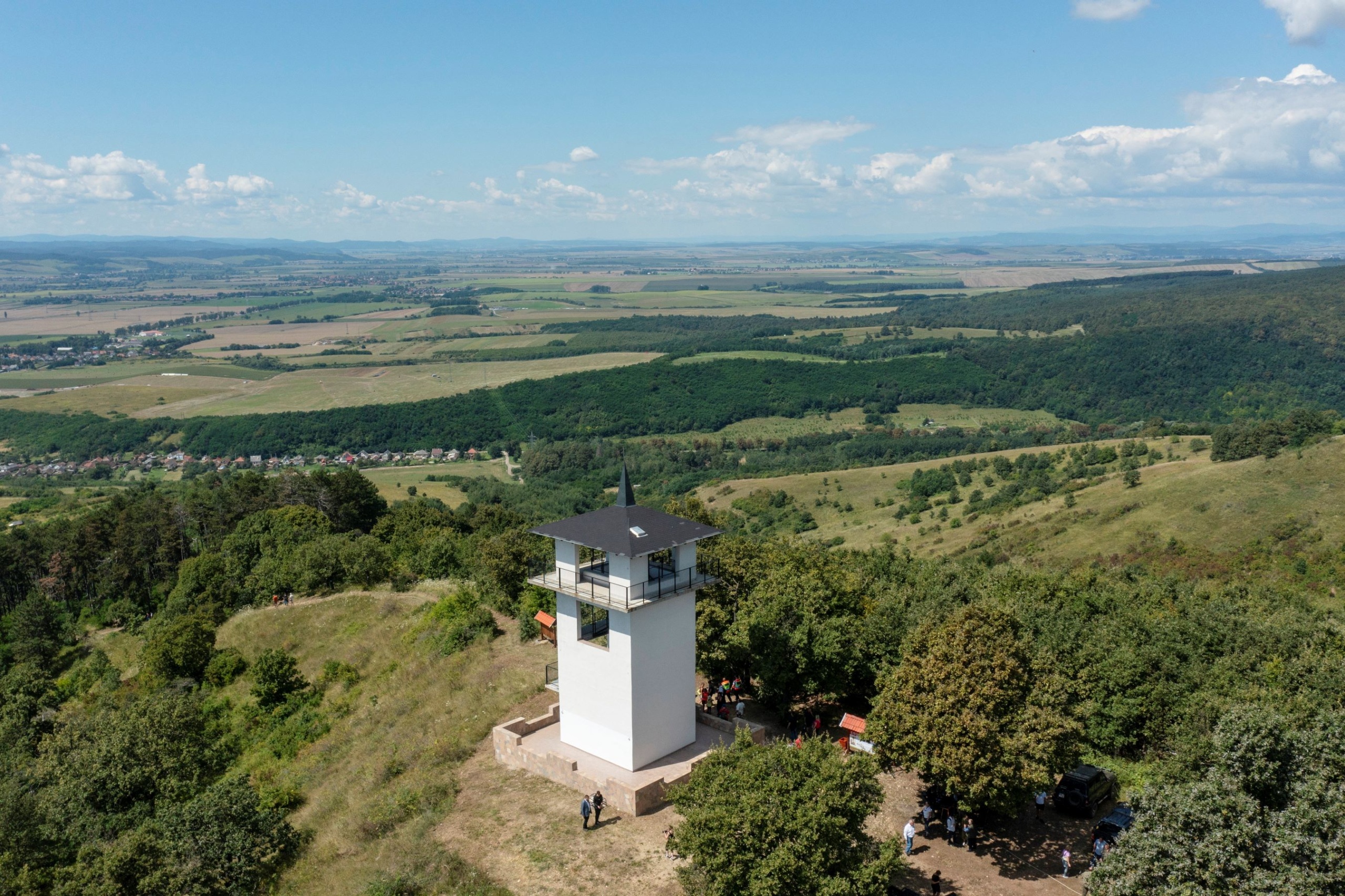 A putnoki Mátyás király kilátó az átadás napján