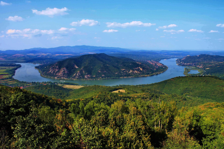Kilátás a Dunakanyarra a Prédikálószék-kilátóról
