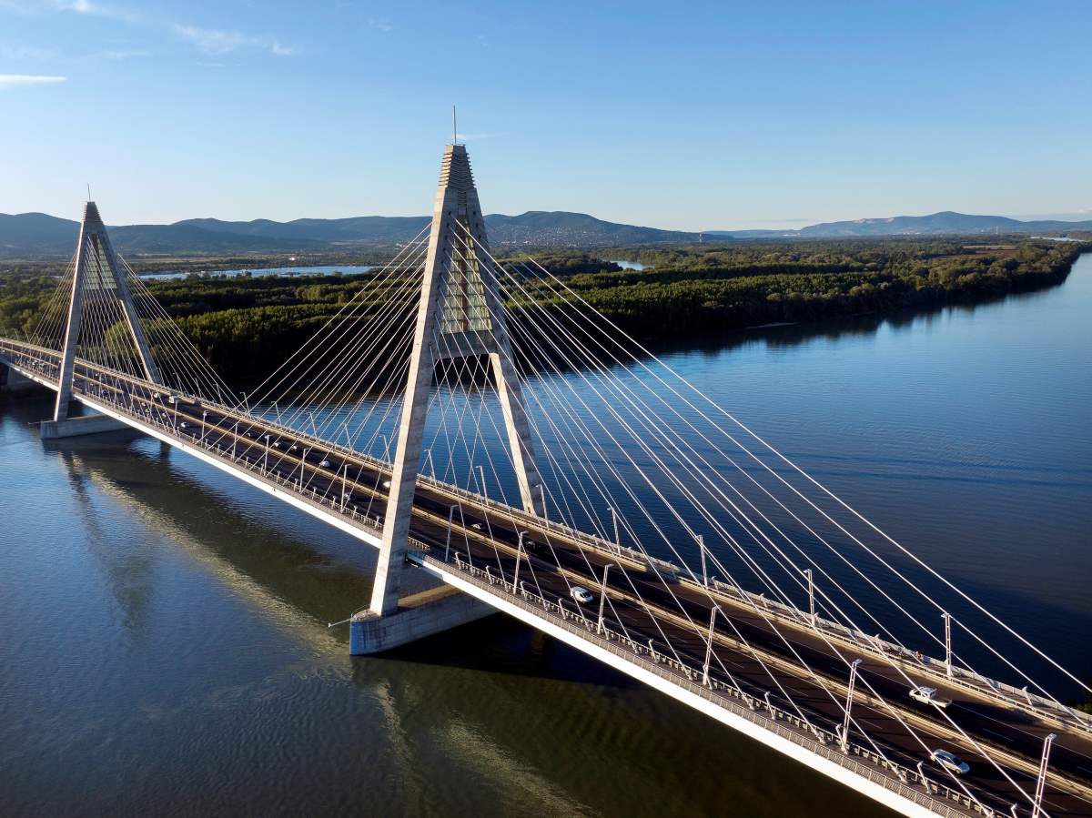 A Megyeri híd 2020. szeptember 2-án. Az 1862 méteres híd Újpestet köti össze Budakalásszal a Szentendrei-szigeten keresztül.