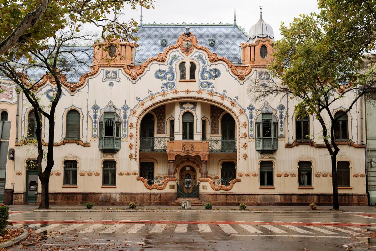 A Raichle-palota Szabadkán 2019. november 3-án. Az 1903-ban Raichle J. Ferenc építész saját szabadkai családi házának készült épületben jelenleg a Kortárs Galéria működik.