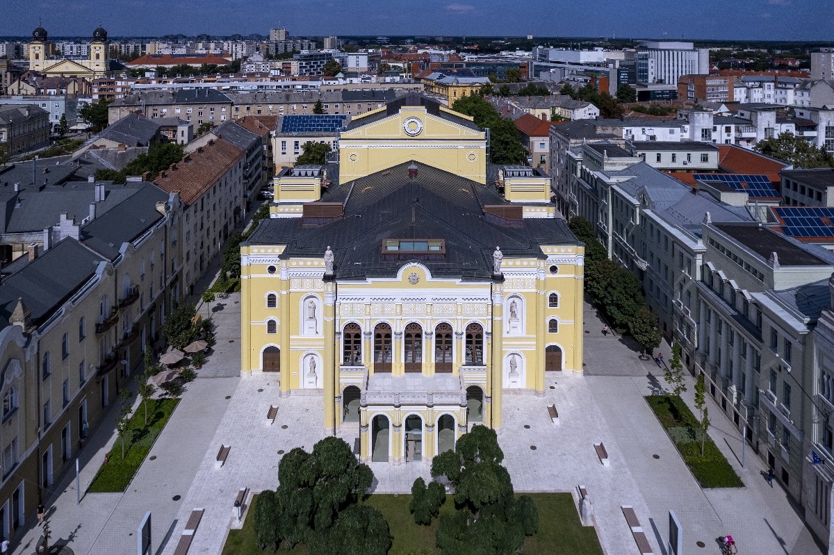 Debrecen, 2023. szeptember 18. A drónnal készült képen a felújított debreceni Csokonai Teátrum a megnyitó másnapján, 2023. szeptember 18-án.