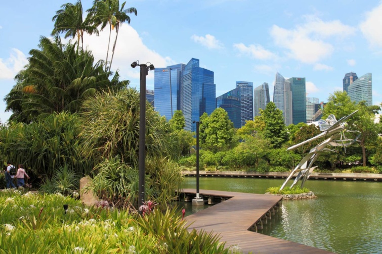 Garden Bay Szingapúrba, körben zöld növényekkel