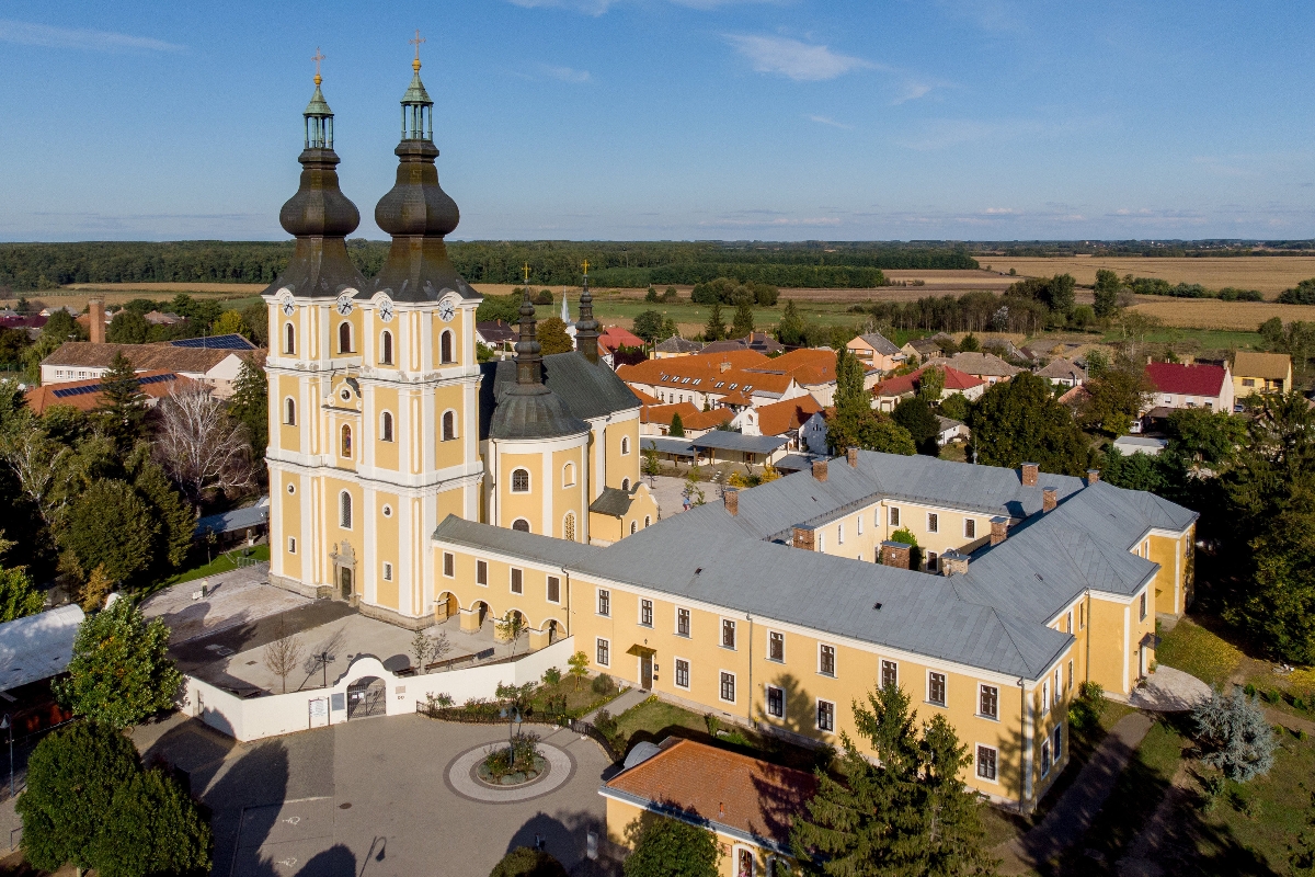 A görögkatolikus Szent Mihály-templom (máriapócsi kegytemplom) Máriapócson