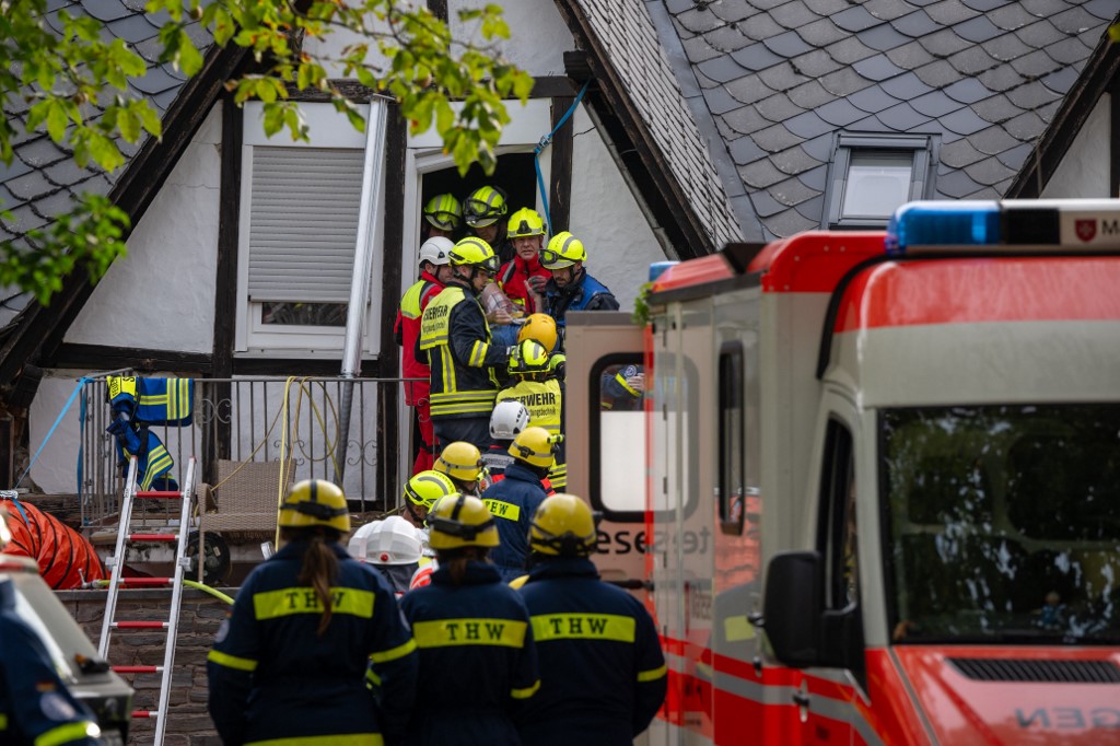 Összeomlott hotel Németországban, megkezdték a mentést