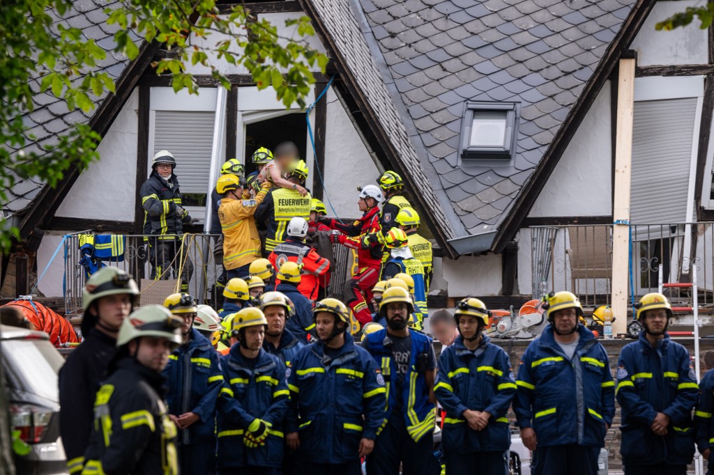 Összeomlott hotel Németországban, megkezdték a mentést