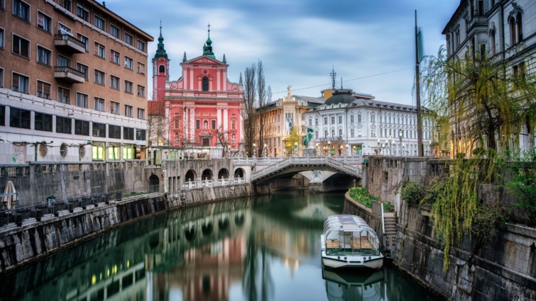 Folyópart Ljubljanában.