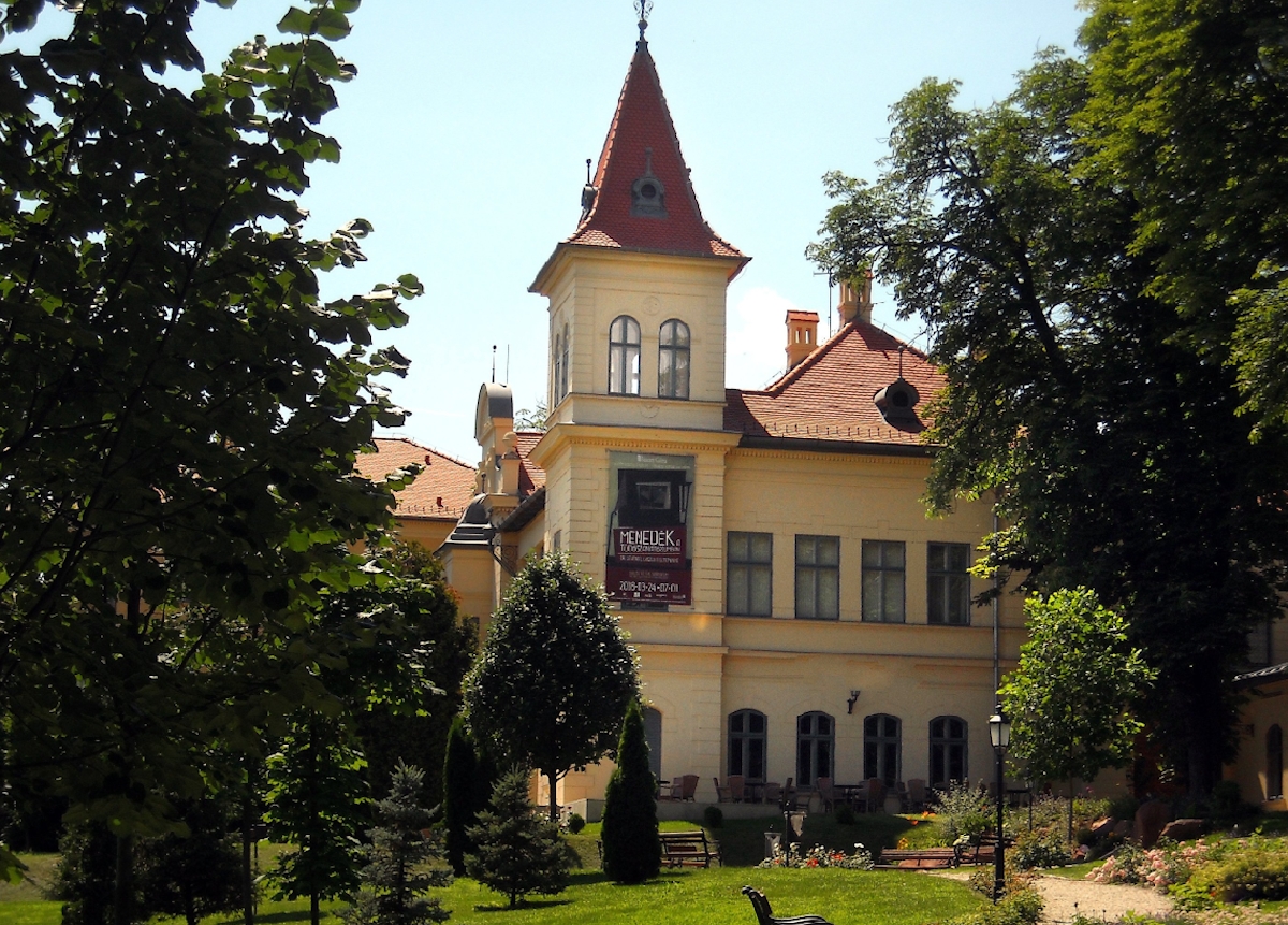 Balatonfüred, 2018. június 5. A Vaszary-villa felújított épülete a kikötő közelében