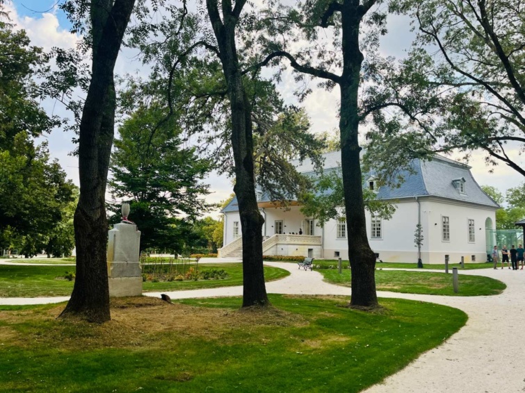 Tisza-kastély a park felől Geszten