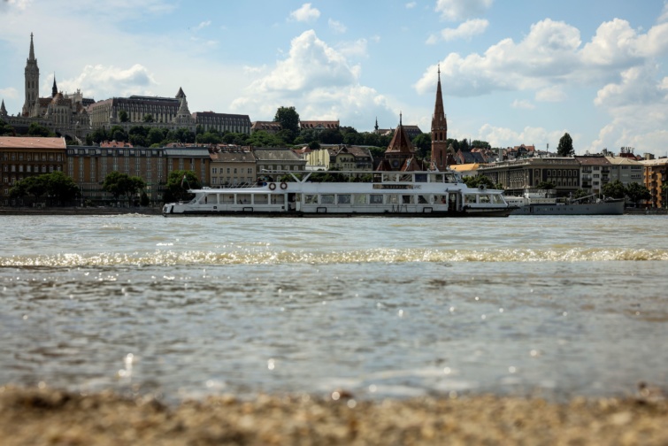 Az áradó Duna Budapestnél 2024 júniusában.