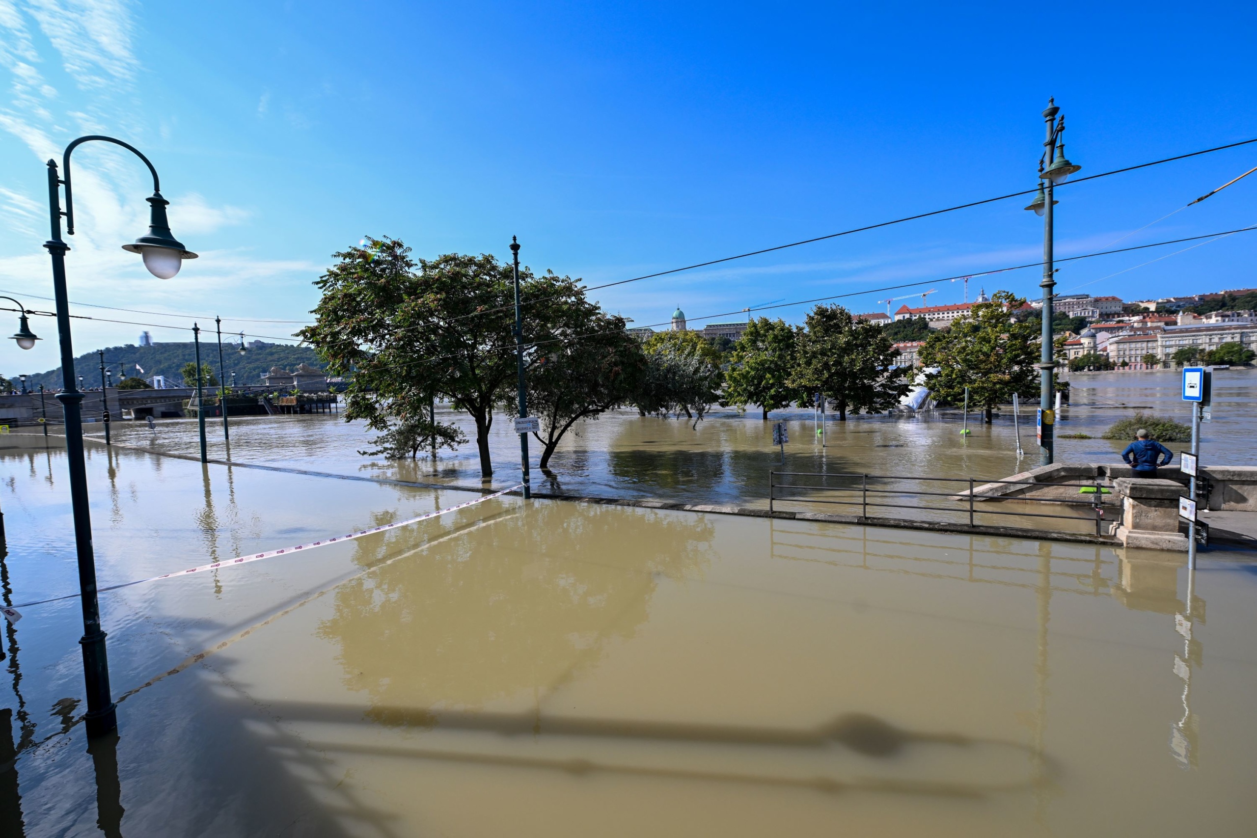 A megáradt Duna Budapesten, az Id. Antall József rakpartnál