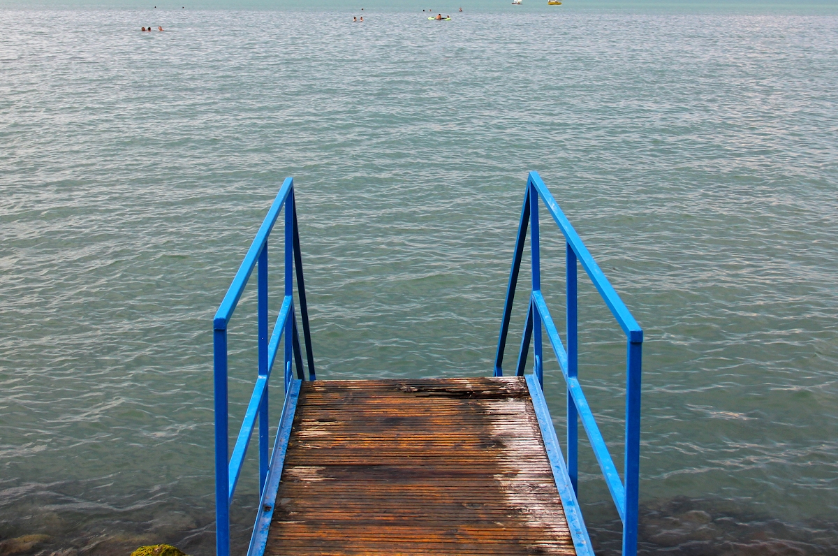 Egy strand lépcsősora a Balaton partján