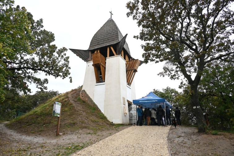 A mogyoródi Szent László kilátó.