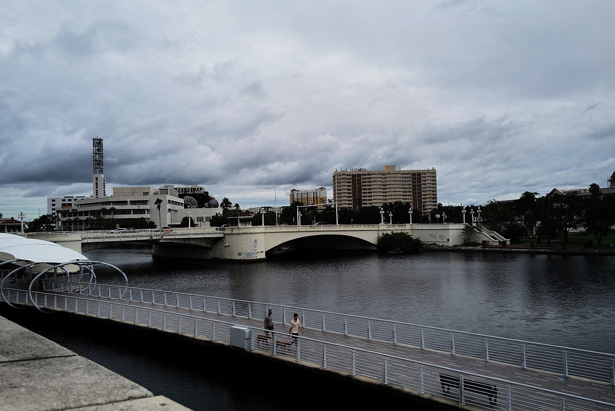 Tampa utcái a Milton hurrikán érkezése előtt.