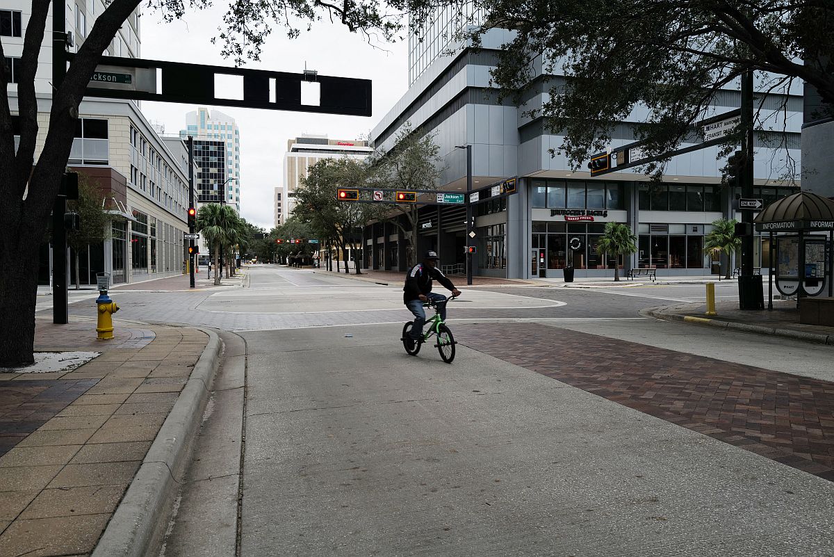 Tampa utcái a Milton hurrikán érkezése előtt.