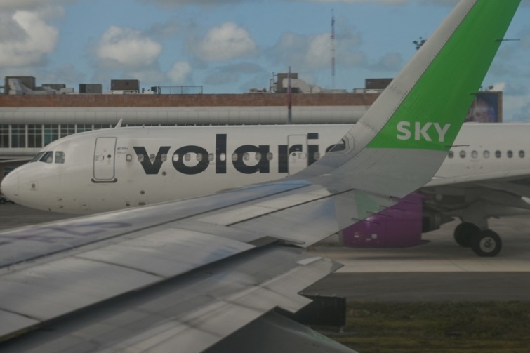 A Volaris légitársaság repülője.