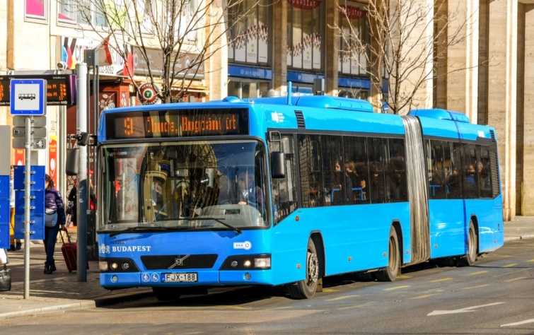 A budapesti 9-es buszjárat egyik gépjárműve 