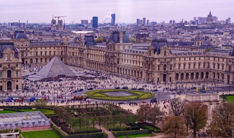 A párizsi Louvre