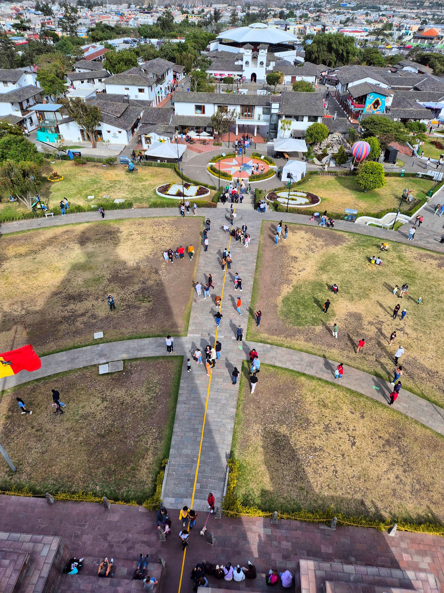 A Világ Közepe Város (Mitad del Mundo)