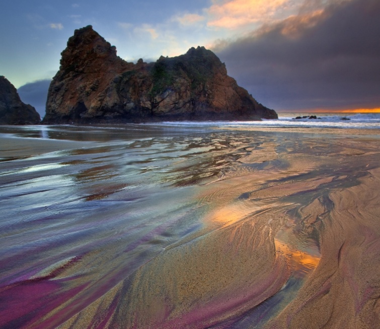 A lila homokjáról híres Pfeiffer Beach Kaliforniában