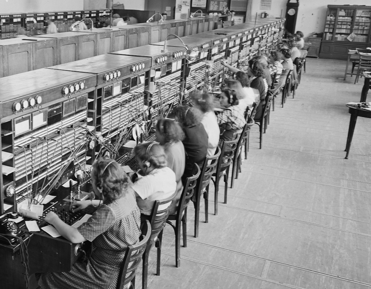 Egy telefonközpont az ötvenes években